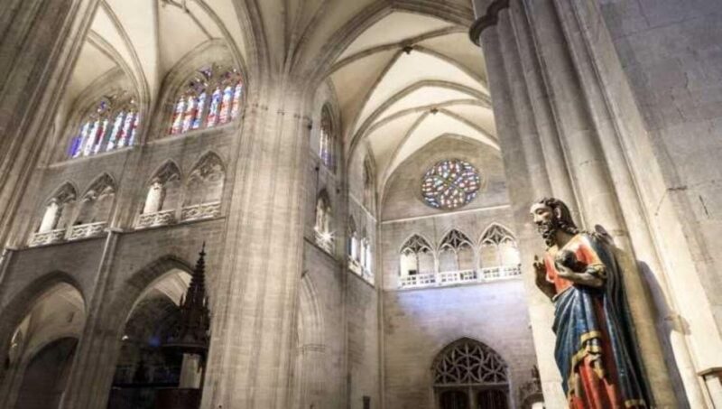 Oviedo: Guided Tour of the Cathedral With Tickets - Exploring the Holy Chamber
