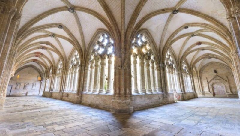 Oviedo: Guided Tour of the Cathedral With Tickets - Touring the Cathedral Interior