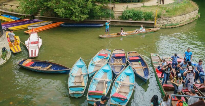 Oxford: Alumni Led Walking & Punting Tour W/New College - Exploring Oxfords Campus