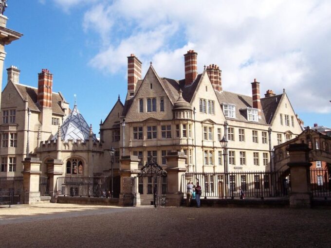 Oxford and Cotswold Private Tour Entry to Oxford University - Bourton-on-the-Water and Bibury