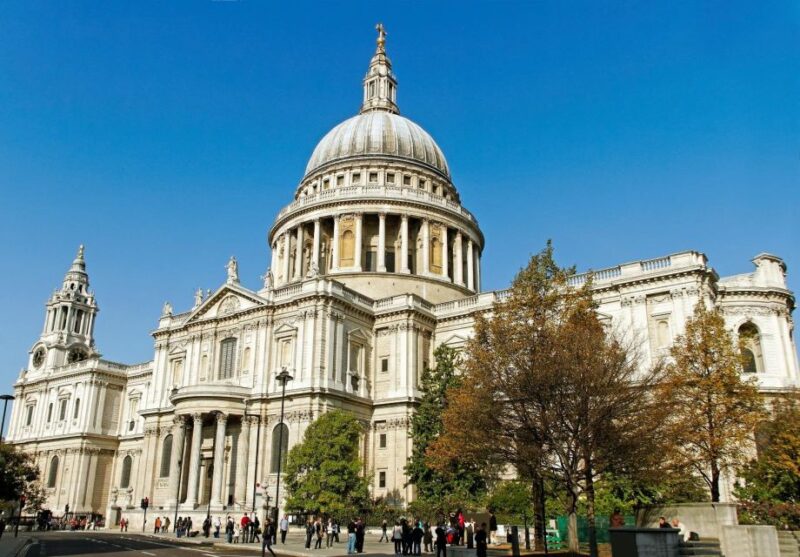 Oxford, Blenheim Palace & Bicester Village: Luxury Day Tour - Pickup and Transportation