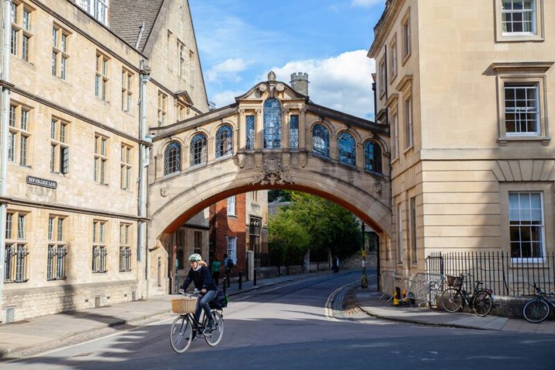 Oxford: City Bike Tour With Student Guide - Visiting Famous Landmarks
