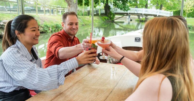 Oxford: Evening Sightseeing River Cruise With a Cocktail - Sailing the University Regatta Course
