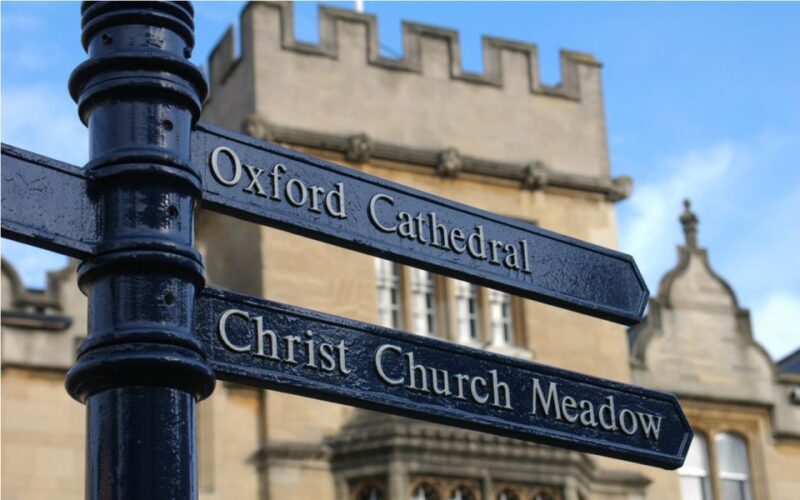 Oxford: Famous Alumni Outdoor Escape Game - Historic Places to Explore