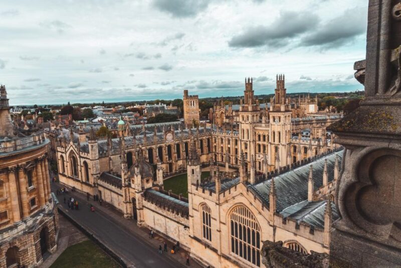 Oxford: Fun Puzzle Treasure Hunt to a Pub! + Team Racing! - Included Treasure Hunt Supplies