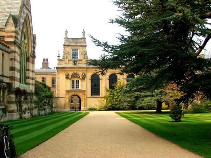 Oxford: Official University and City Walking Tour - Museums and Libraries