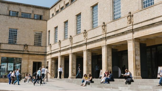 Oxford: Official University Walking Tour With Expert Guide - About the Guides