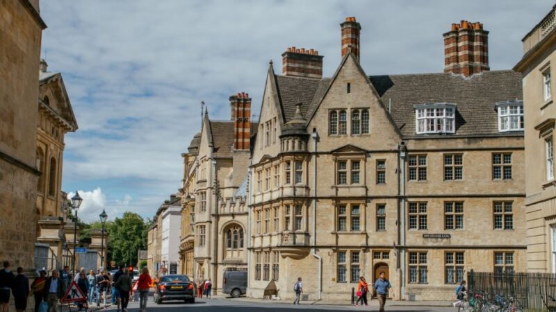 Oxford: Self Guided City Walk and Interactive Treasure Hunt - Exploring Oxfords Streets