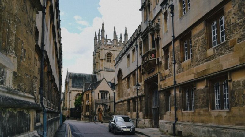 Oxford: Self Guided City Walk and Interactive Treasure Hunt - Solving Puzzles and Challenges