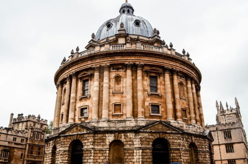 Oxford: Self-Guided Highlights Walking Tour With Mobile App - Christ Church Colleges Great Tom Bell