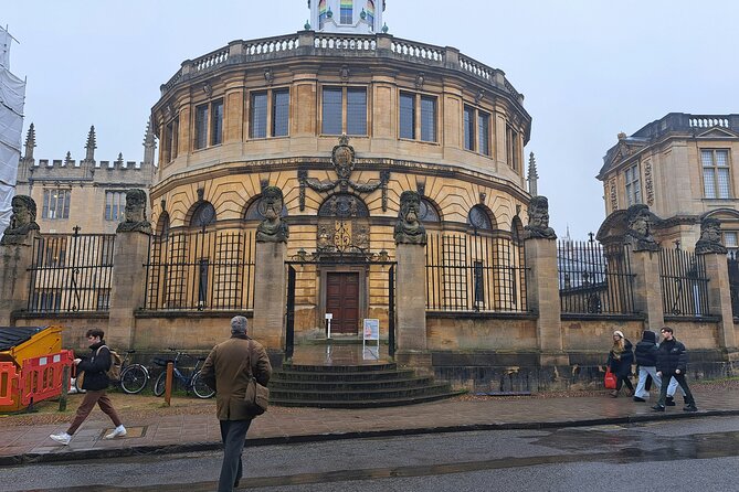 Oxford Self-Guided Tour and Exploration Game: The Watch Thief - Key Points