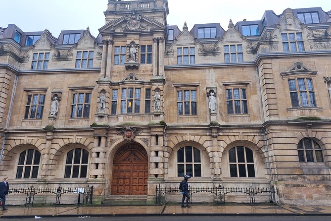 Oxford Self-Guided Tour and Exploration Game: The Watch Thief - Exploring Oxford With the Watch Thief