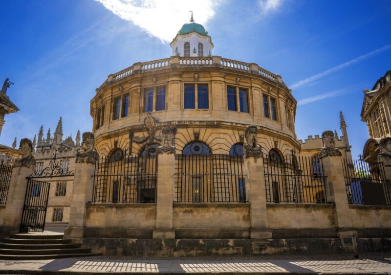 Oxford: Stepping Through Oxford Walking Tour - Bodleian Library History