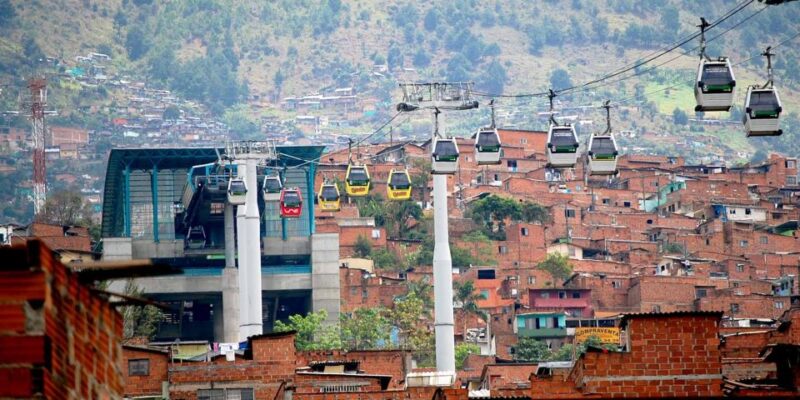 Pablo, Comuna 13 & Cable Car Express Tour - Key Points