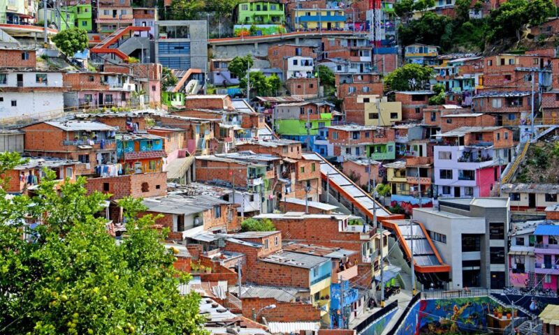 Pablo, Comuna 13 & Cable Car Express Tour - Tour Inclusions