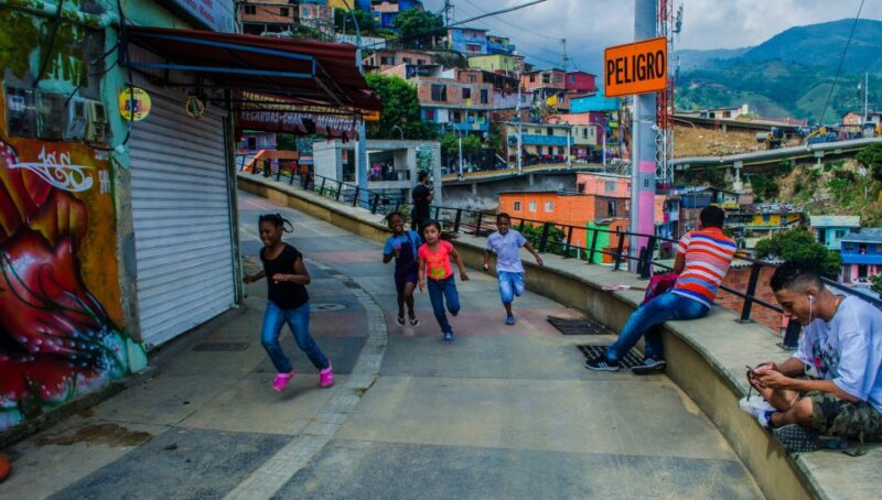 Pablo, Comuna 13 & Cable Car Express Tour - Key Points