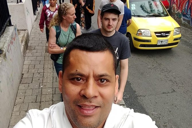 Pablo Escobar and Comuna 13 Small-Group Half-Day Tour - Visitor Feedback on Guides