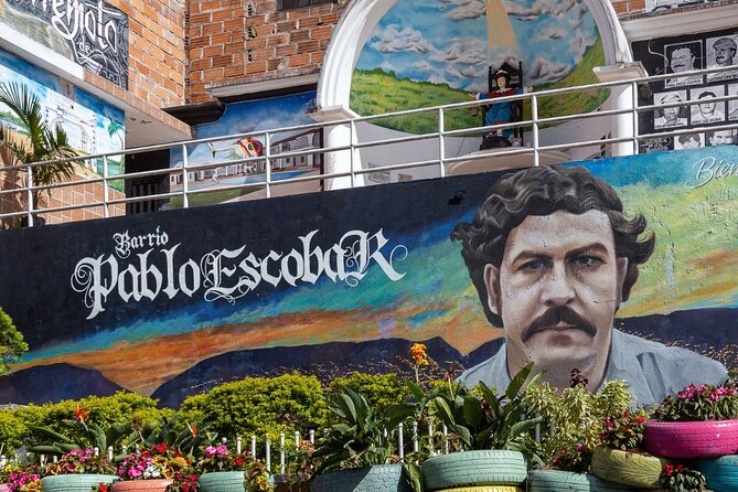Pablo Escobar + Comuna 13 Private - Cementerio Jardines Montesacro