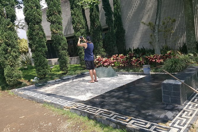 Pablo Escobar Private Group Tour Including La Catedral Jail in Medellin - Itinerary Highlights