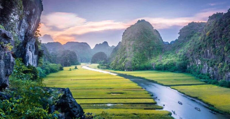 Package : Ninh Binh - Sapa - Ha Giang Easy Rider 6D5N - Day 1: Hoa Lu and Tam Coc