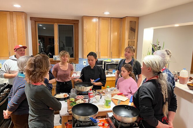 Pad Thai and Summer Rolls Cooking Class With Lunch - Key Points
