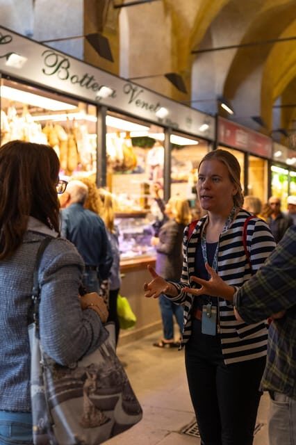Padua: Experience Padova Like a Local –authorized Tour Guide - Exploring the Elegant Piazza Dei Signori