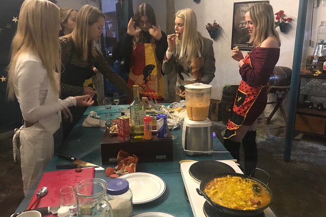 Paella and Salmorejo 2-Hour Cooking Class in Córdoba - Class Location and Details