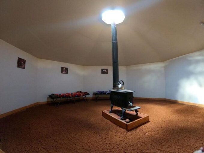 Page: Traditional Navajo Hogan Stay & Antelope Canyon Tour - Preparing for the Hiking Tour