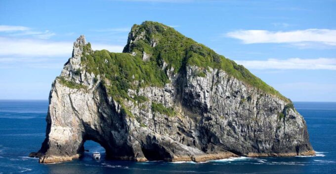 Paihia/Russell: Hole in the Rock and Bay of Islands Cruise - Departure Locations and Times