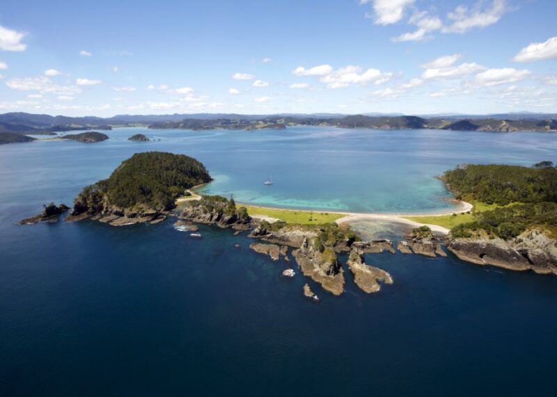 Paihia/Russell: Hole in the Rock Cruise With 2 Island Stops - Itinerary and Highlights