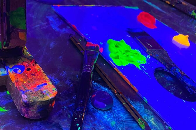Paint a Neon Fluorescent Picture While Drinking Unlimited Wine - What to Expect