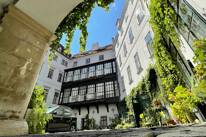 Palaces and Hidden Courtyards, Discover Vienna Like Never Before - Coffee Break at St. Stephens