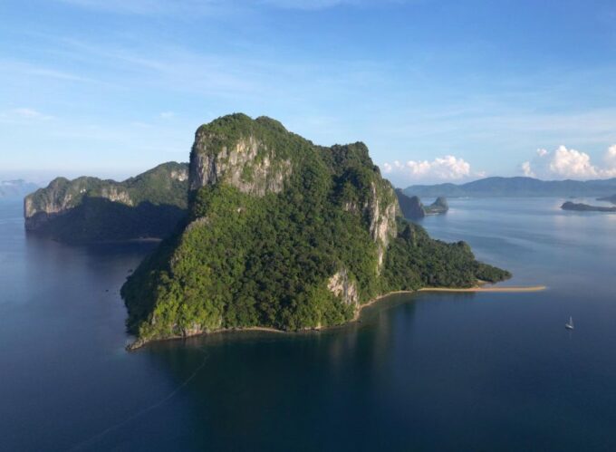 Palawan: Private Sailing Yacht Cruise in El Nido With Lunch - Unique Locations to Explore