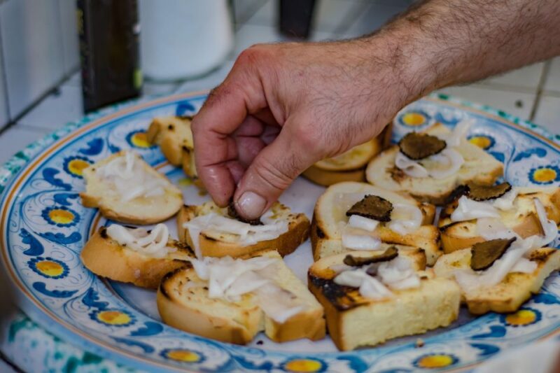 Palazzolo Acreide: Truffle Hunting With Lunch and Wine - Culinary Instruction and Lunch