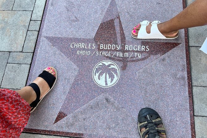 Palm Springs Shuffle Scavenger Hunt - Inclusions and Features