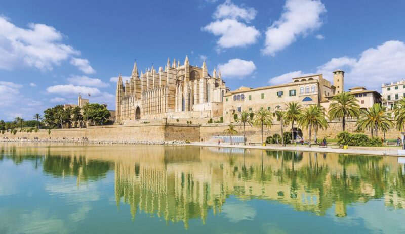 Palma De Mallorca: City Walking Tour With the Cathedral - Key Points