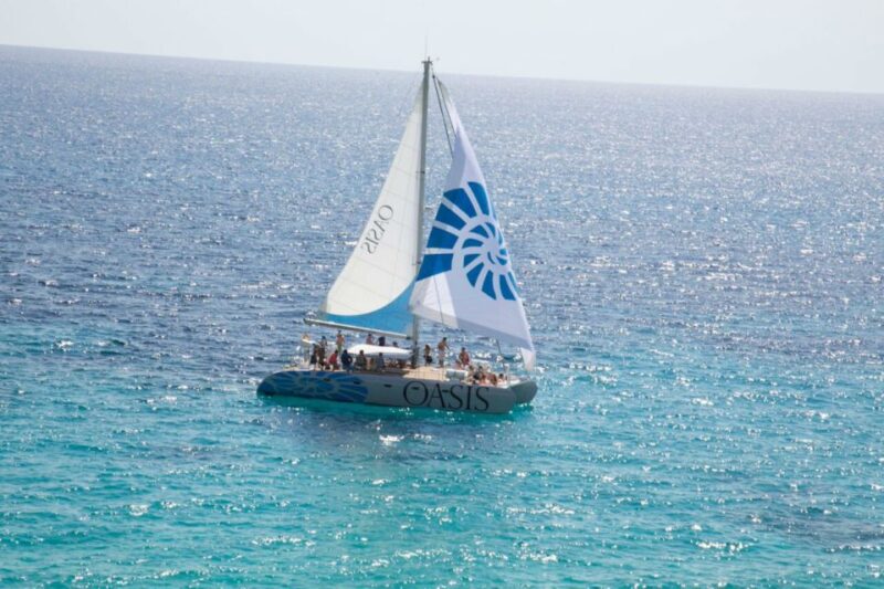 Palma De Mallorca: Deluxe Catamaran Sailing Tour With Meal - Beverages and Amenities
