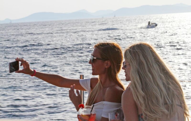 Palma De Mallorca: Deluxe Catamaran Sailing Tour With Meal - Recommended Attire