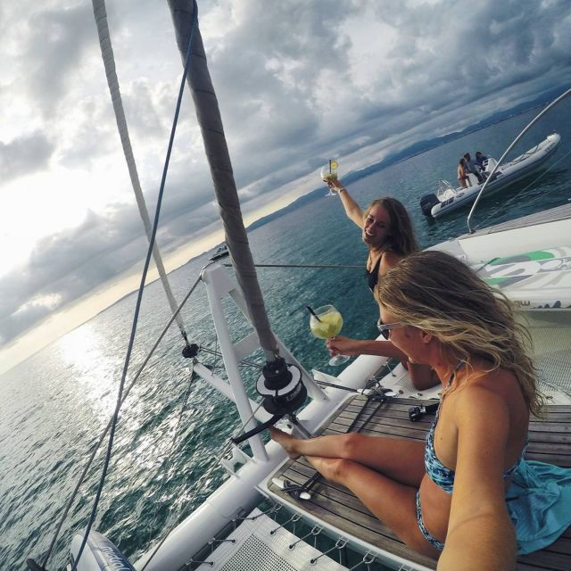 Palma De Mallorca: Deluxe Catamaran Sailing Tour With Meal - Equipment and Capacity