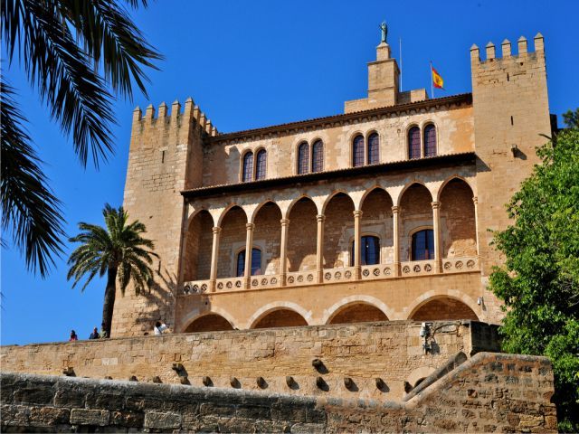 Palma De Mallorca: Guided Tour of the Old Town - Exploring Palmas Old Town