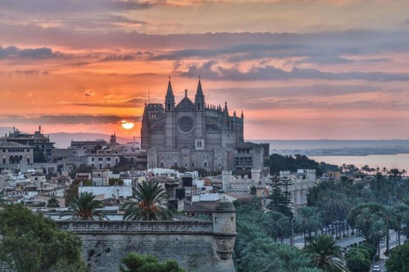 Palma De Mallorca : Must See Walking Tour With a Guide - Key Points