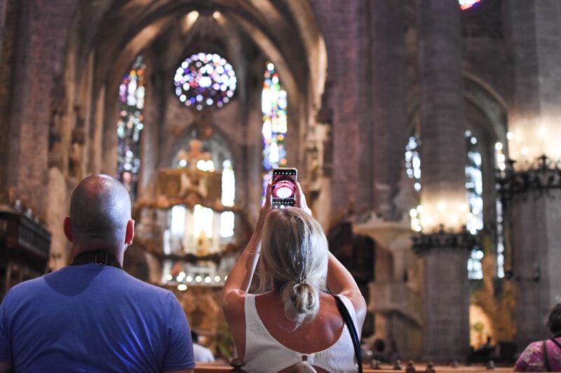 Palma De Mallorca: Old Town and Cathedral Tour - Guides Role