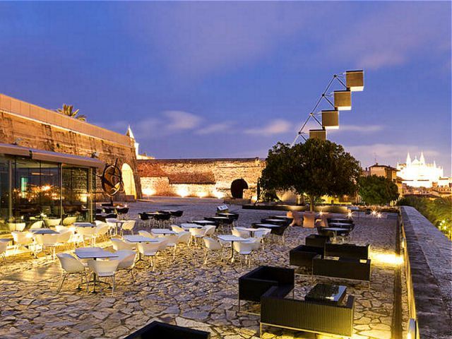 Palma De Mallorca: Old Town Atmospheric Evening Tour - Key Points