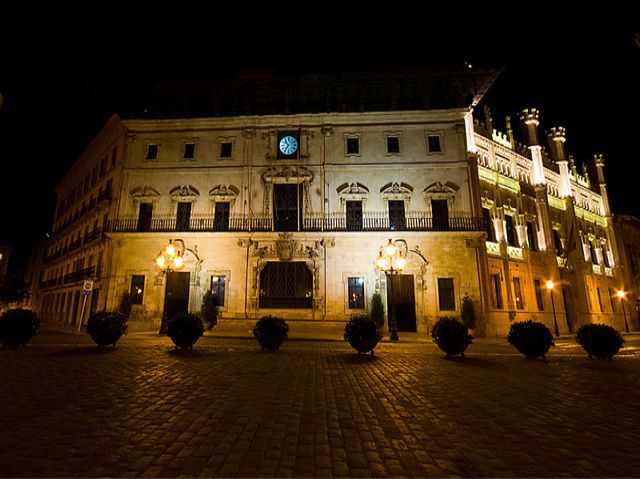 Palma De Mallorca: Old Town Atmospheric Evening Tour - Hidden Stories and Anecdotes at Night