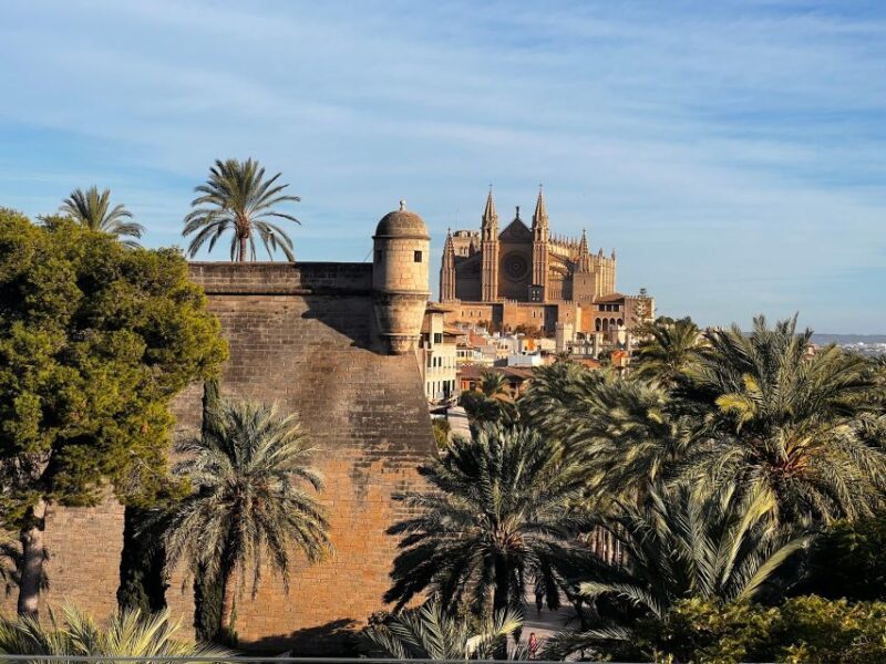 Palma De Mallorca: Old Town Atmospheric Evening Tour - Exploring Parc De La Mar and Es Baluard