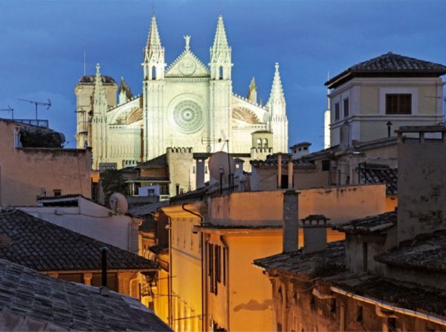 Palma De Mallorca: Old Town Atmospheric Evening Tour - Uncovering Mystical Places and Hidden Stories