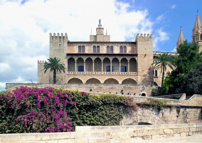 Palma De Mallorca: Private Walking Tour With a Local Guide - Booking and Cancellation