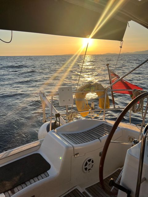 Palma De Mallorca: Sailboat Dinner and Movie Night - Romantic Ambiance and Atmosphere