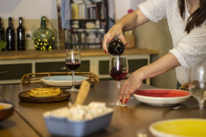 Palma De Mallorca: Spanish Cooking Experience - Dining and Social Aspects
