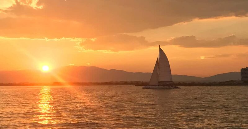 Palma De Mallorca: Sunset Sailing Catamaran Trip With Drink - Inclusions and Amenities